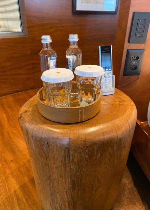 Bandeja de minibar em couro
